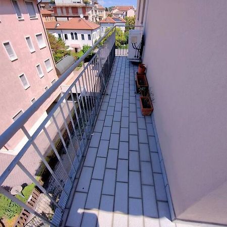 Linda'S Apparment Rooms Mestre Bagian luar foto