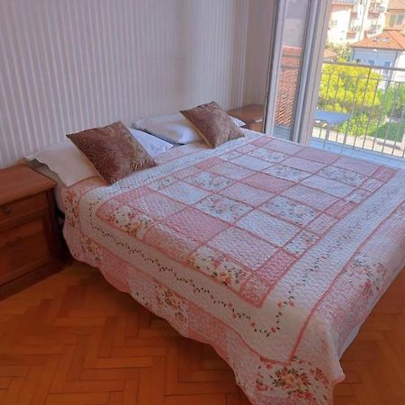 Linda'S Apparment Rooms Mestre Bagian luar foto